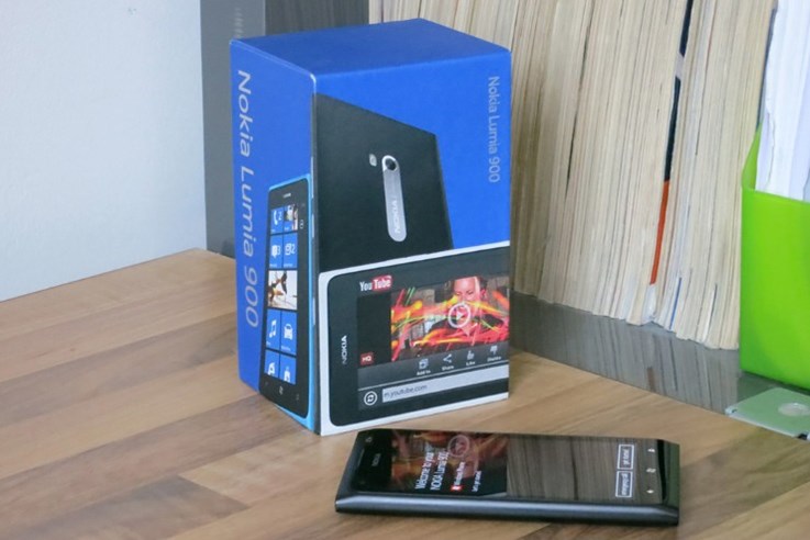 Nokia Lumia 900 (1).jpg